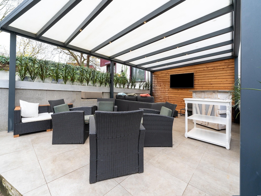 Luxury Apartment in Schin op Geul with Hot Tub & Sauna