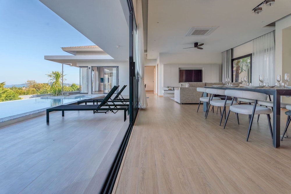 The Salin Seaview Villas