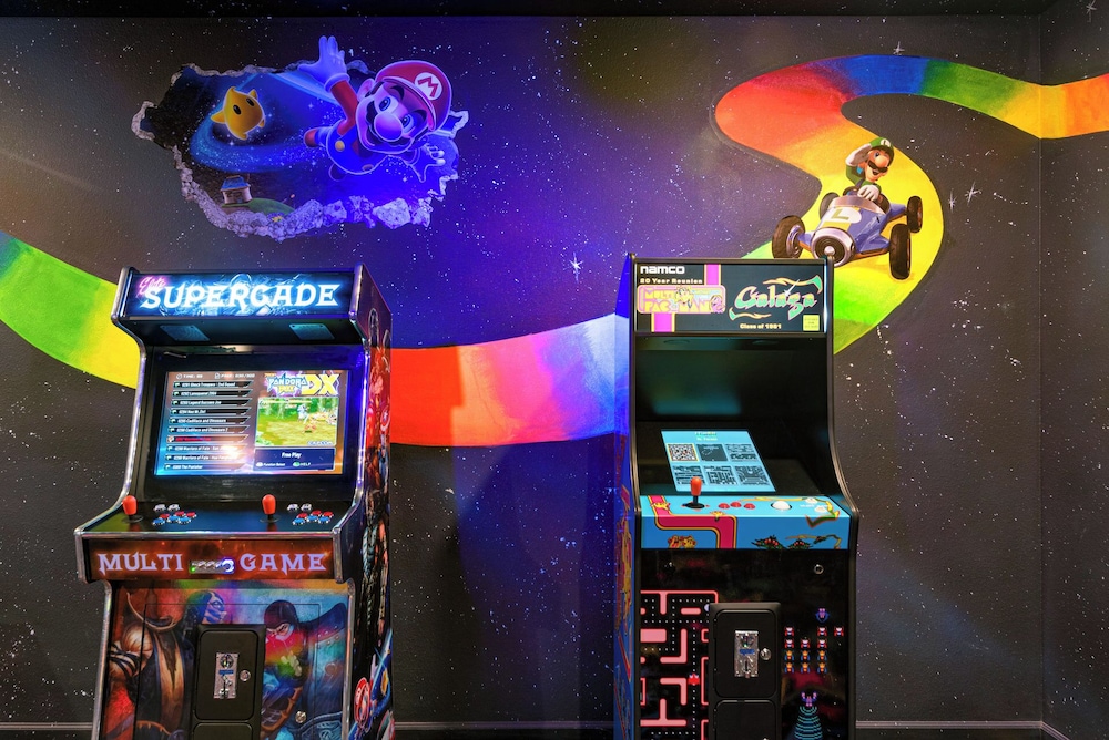 8BR Villa - Game Room & Themed Rooms