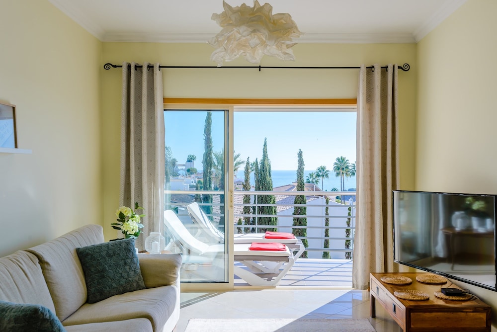 BnB Homes Apartment With Sea View Terrace 2 Pools photo 1