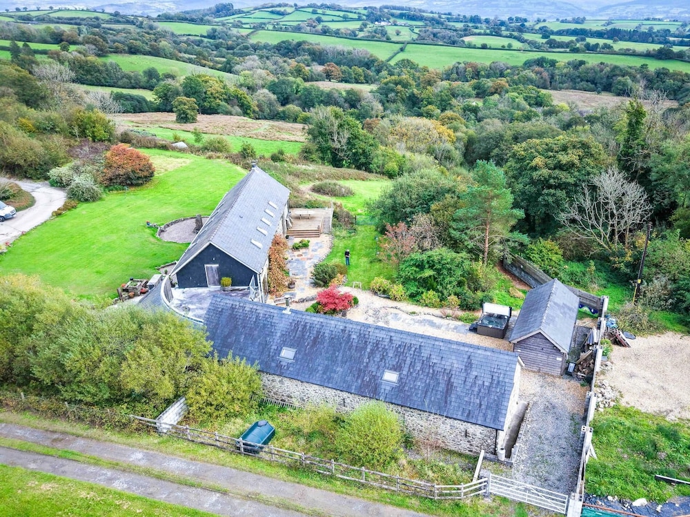 West Barn - 2 Bedroom Cottage - Llandeilo
