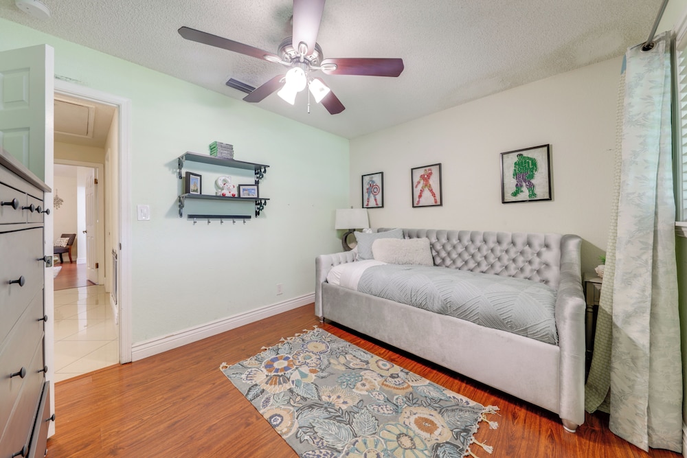 Fishing Dock & Canal Views: Fort Lauderdale Home!