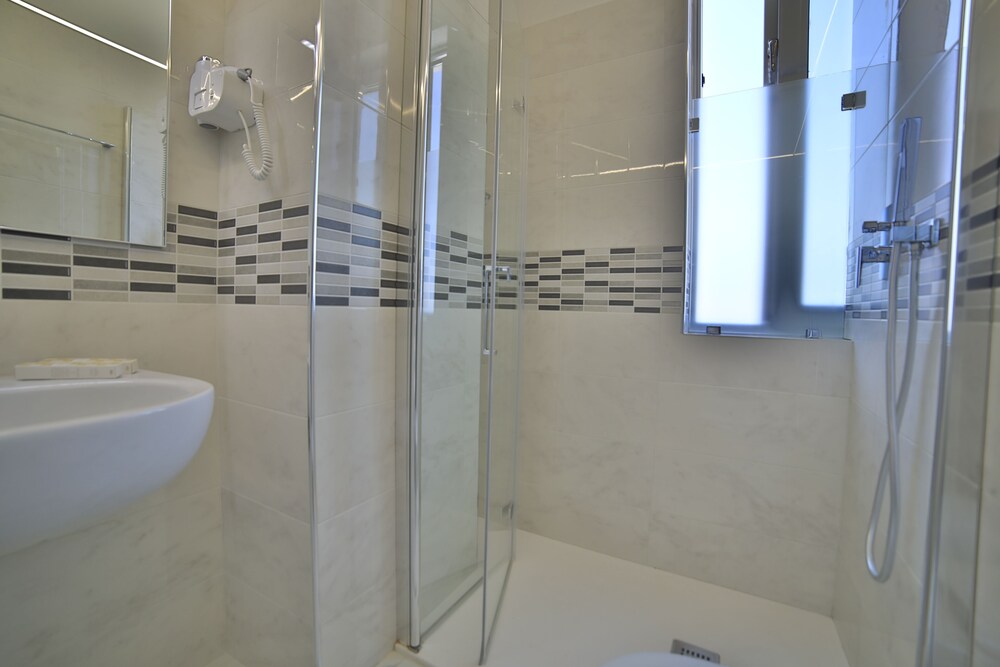 Riviera Luxury Rooms