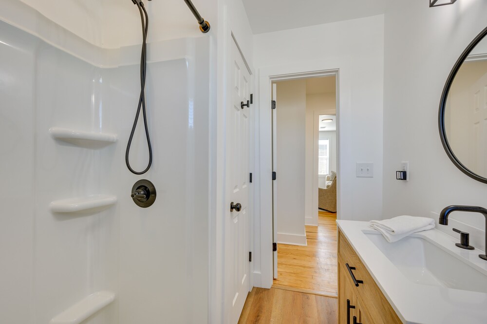 Modern Milledgeville Getaway: Walk to Downtown!