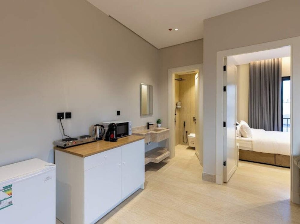 Modern Studio & Shared Garden in Prime Location