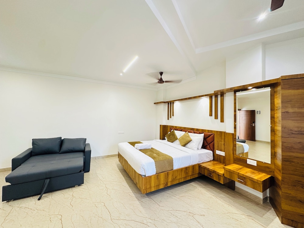 Shambhavi Hotel & Convention Centre