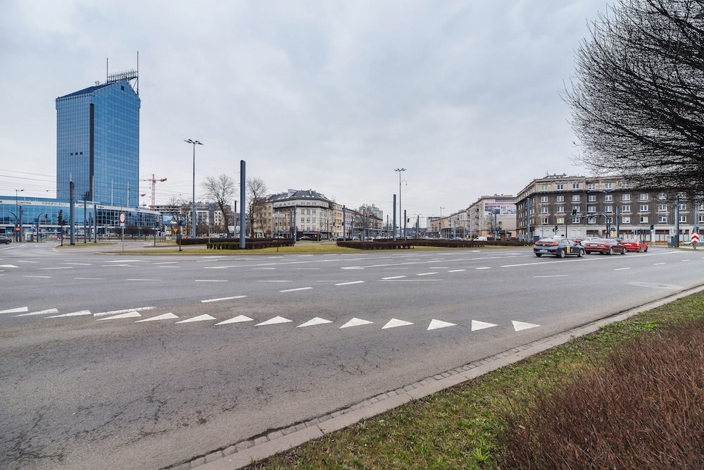 Apartment Kotlarska Cracow by Renters view 3