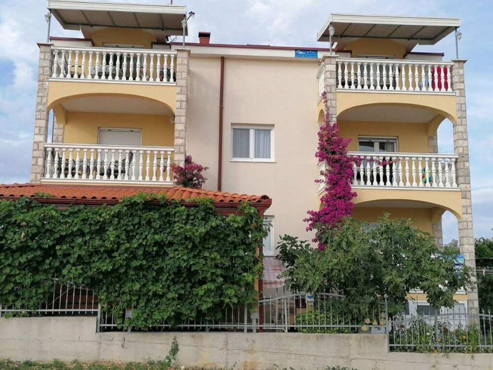 Maca - Seaview & Private Parking - SA4 view 4