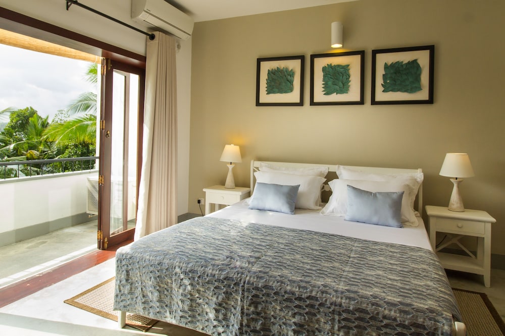 Arahtis Lake Villa view 4