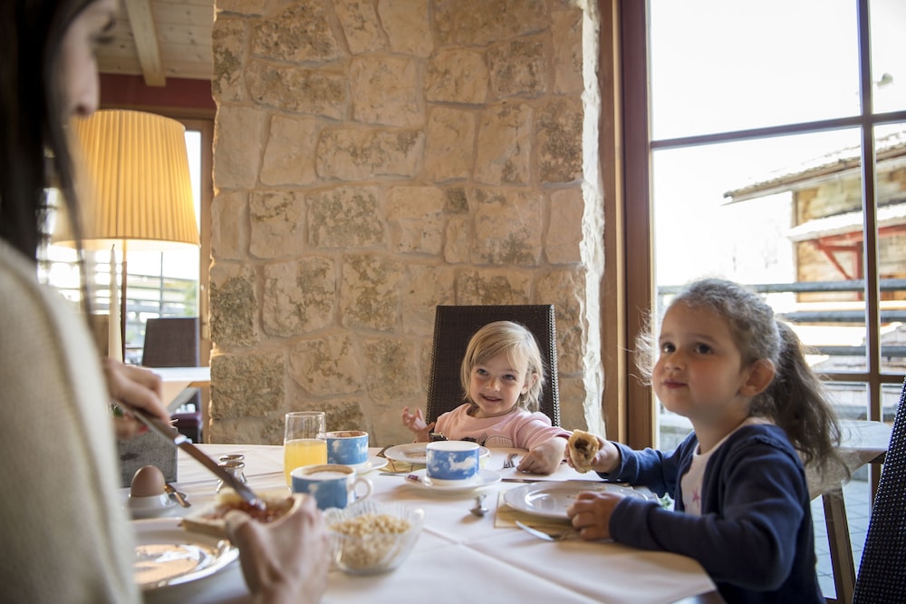 Post Alpina - Family Mountain Chalets