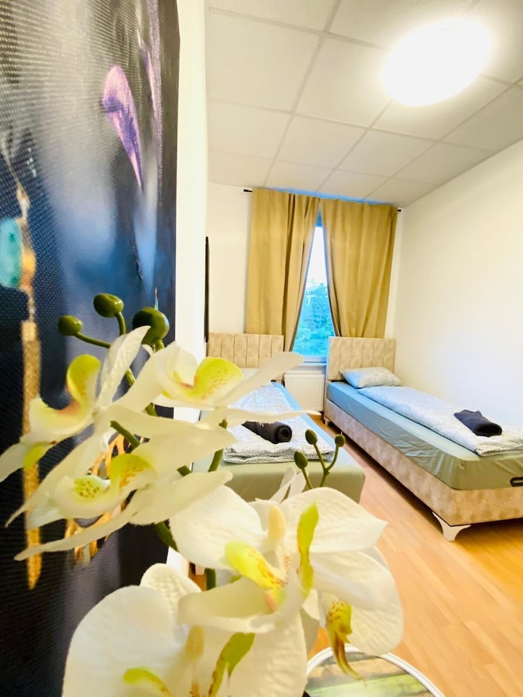 Rooms in Cozy 4BR Shared Apt Central
