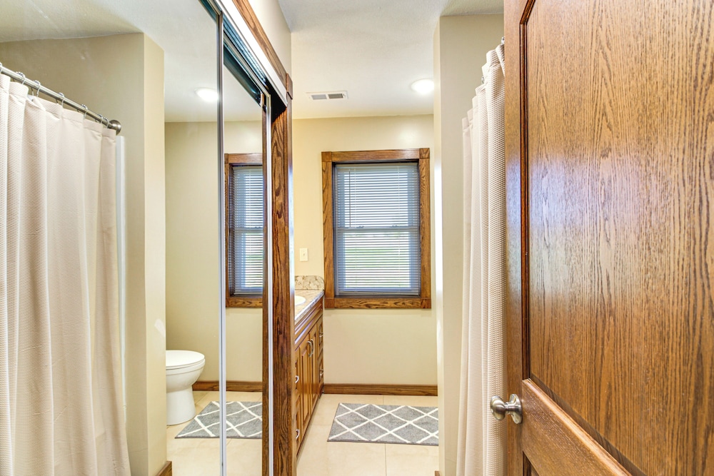 Lakefront Family Home w/ Boat Dock in Underwood