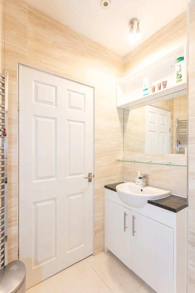Cosy 2 Bedroom Apartment in Central London With Garden