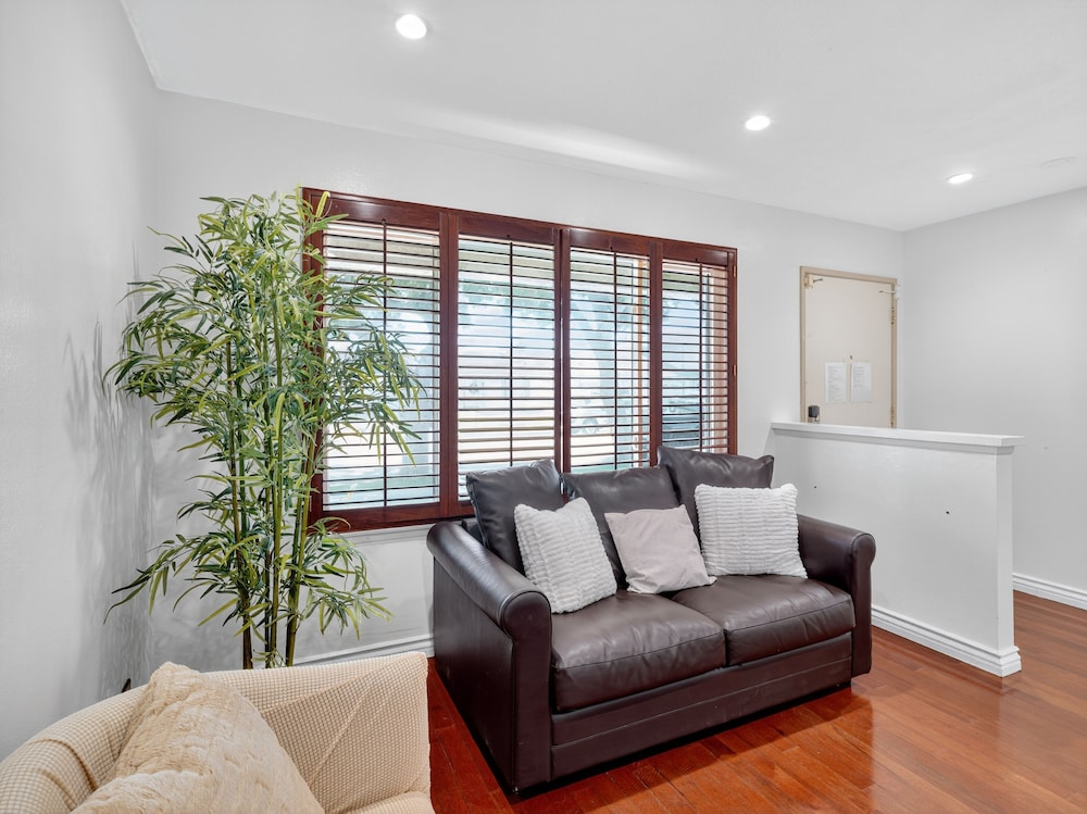 Coastal Escape With Private Mini Golf 4 Bedroom Home