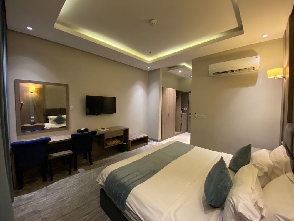 Lian Park Hotel