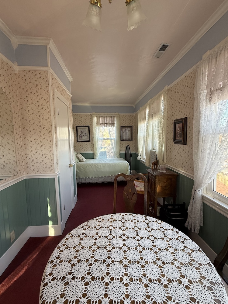 Roseberry House Bed & Breakfast