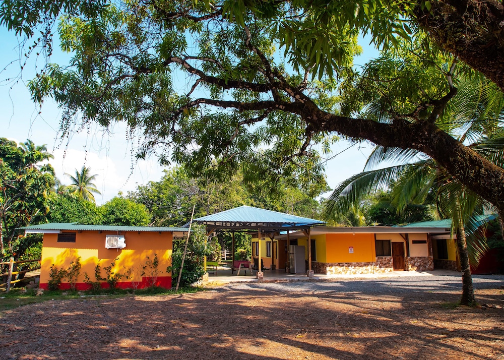 Hotel Vive Uvita - Image 1