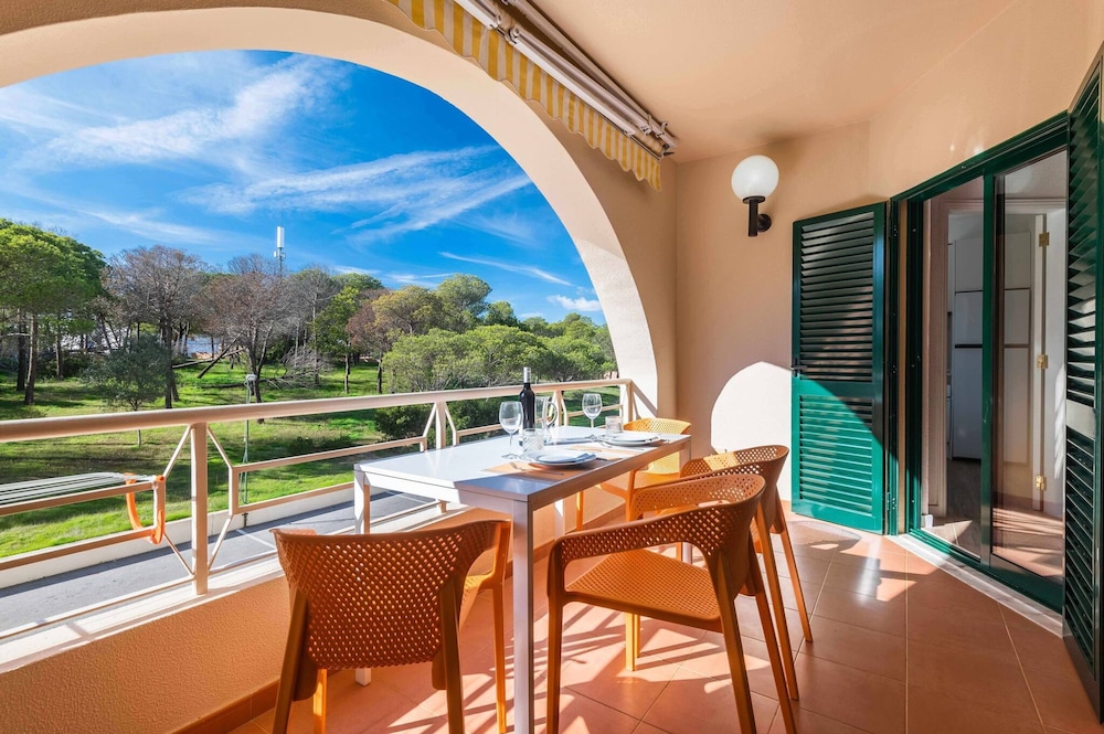 Salgados 1 Bedroom Apartment - 500m da Praia