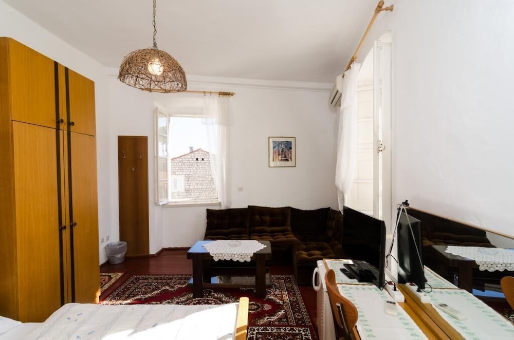 Rooms Pile