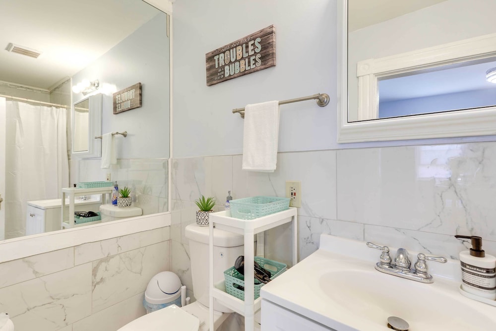 Charming Stoughton Apartment: 20 Mi to Boston