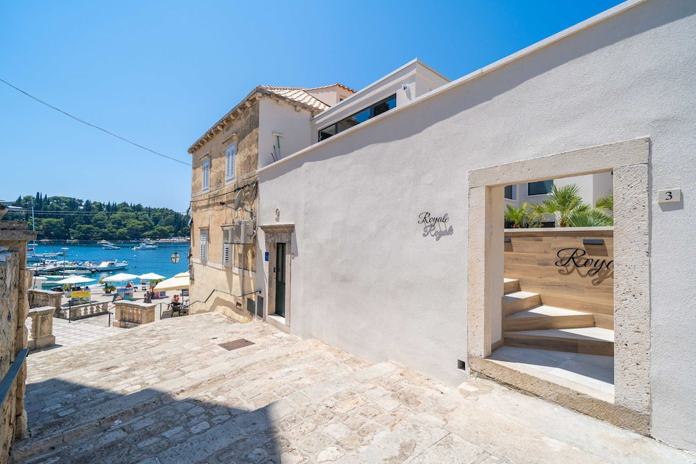 Apartments Villa Royale