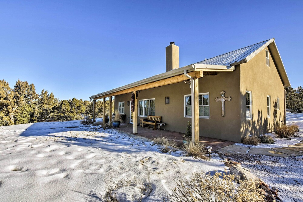 Hidden Santa Fe Gem - Nestled in Tesuque Hills! view 4