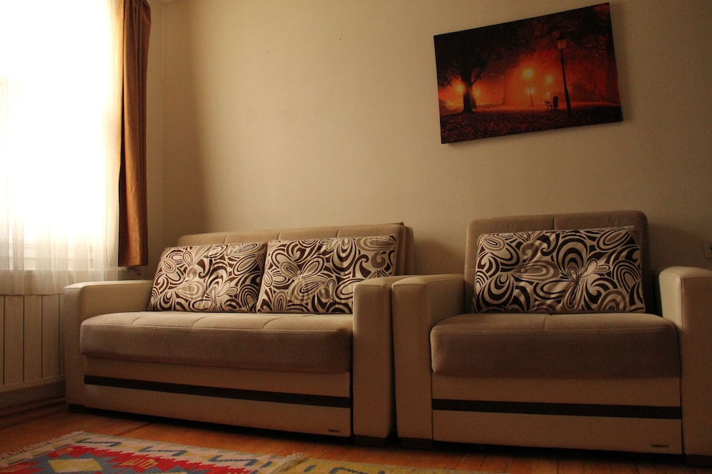 Jasmine Daire - Image 39