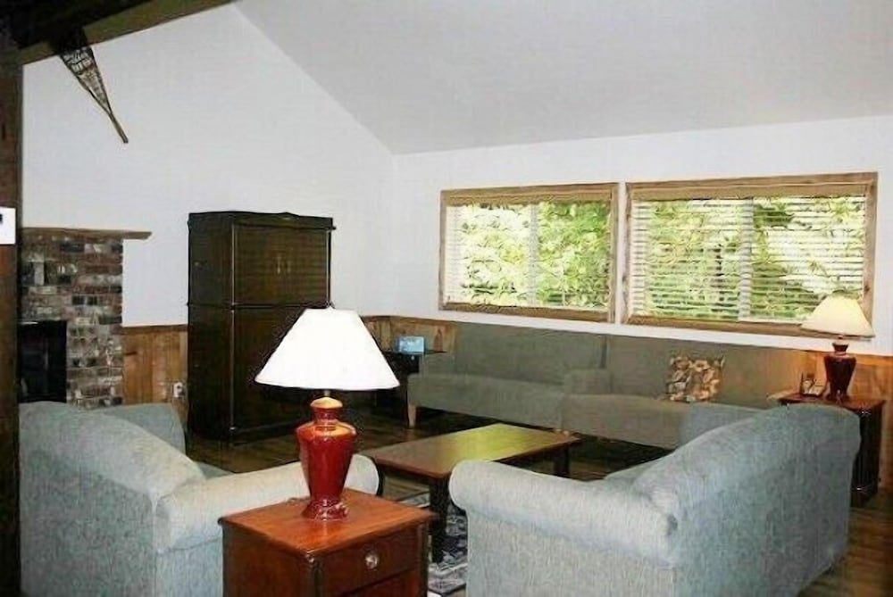 Mt Baker Lodging Cabin 3 Sleeps 26 view 3