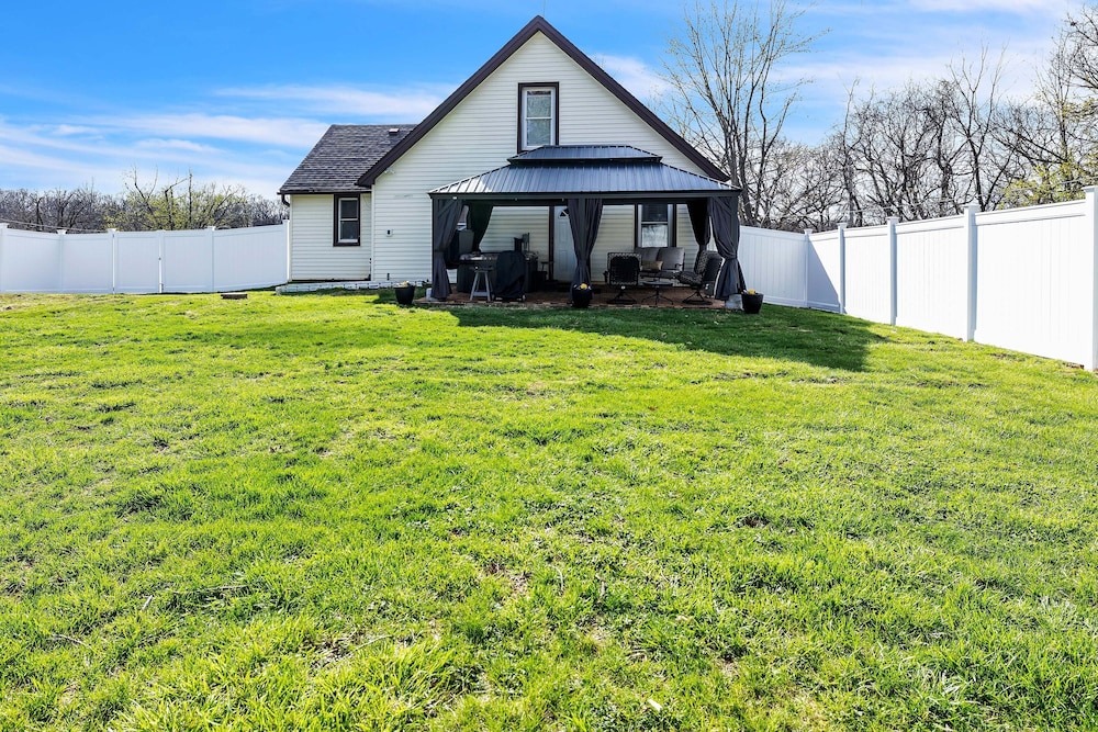 Serene Corner Cottage With Hot Tub 3 Bedroom Home