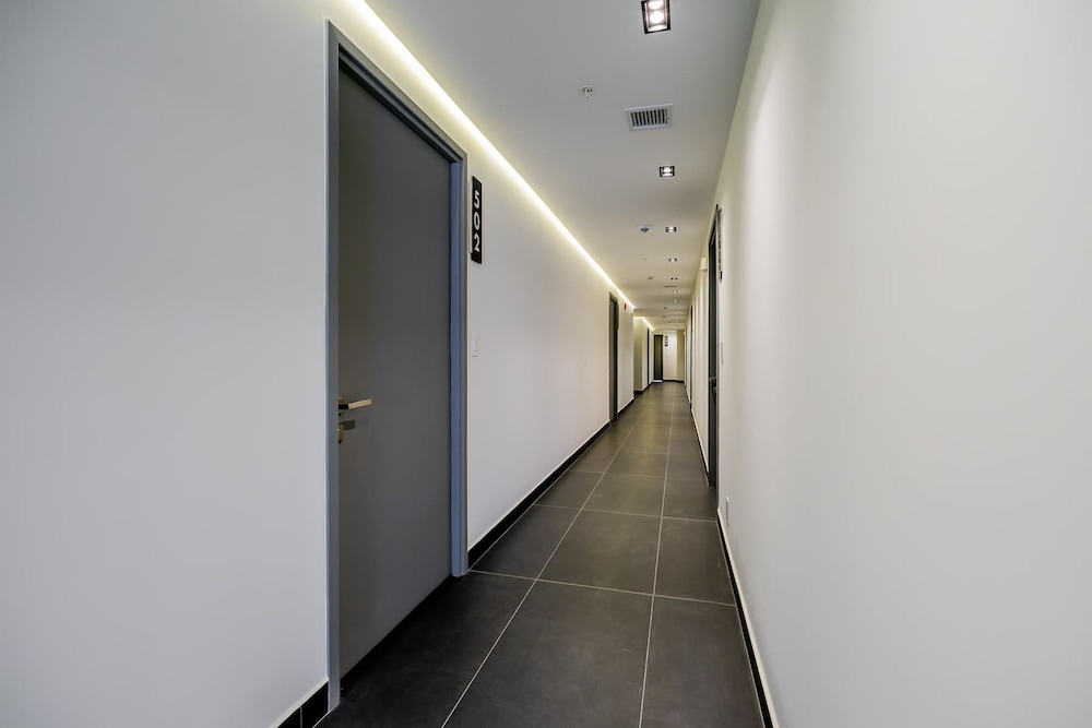 w Splendid 1BR in the Heart of Centriqo