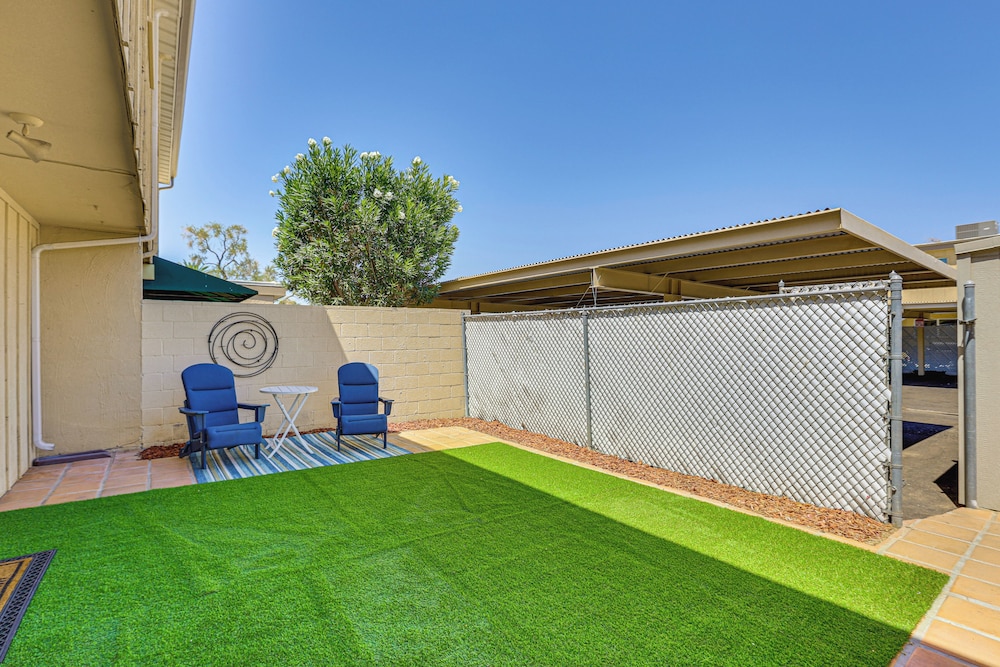 2 Mi to Old Town & Mall: Townhome w/ Pool Access!