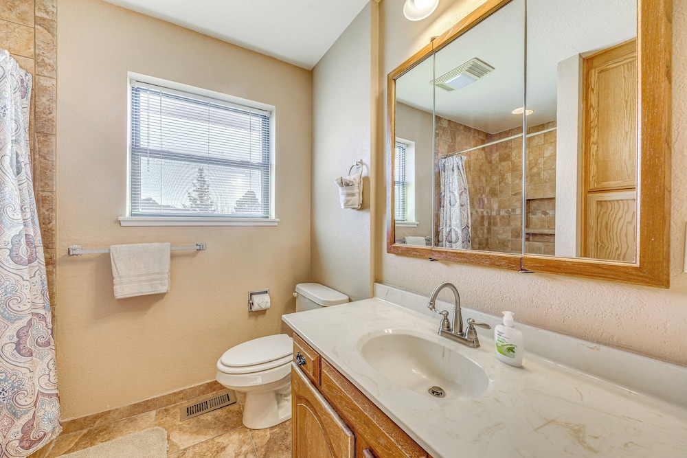 Spacious Ruidoso Home w/ Patio & Mountain Views!