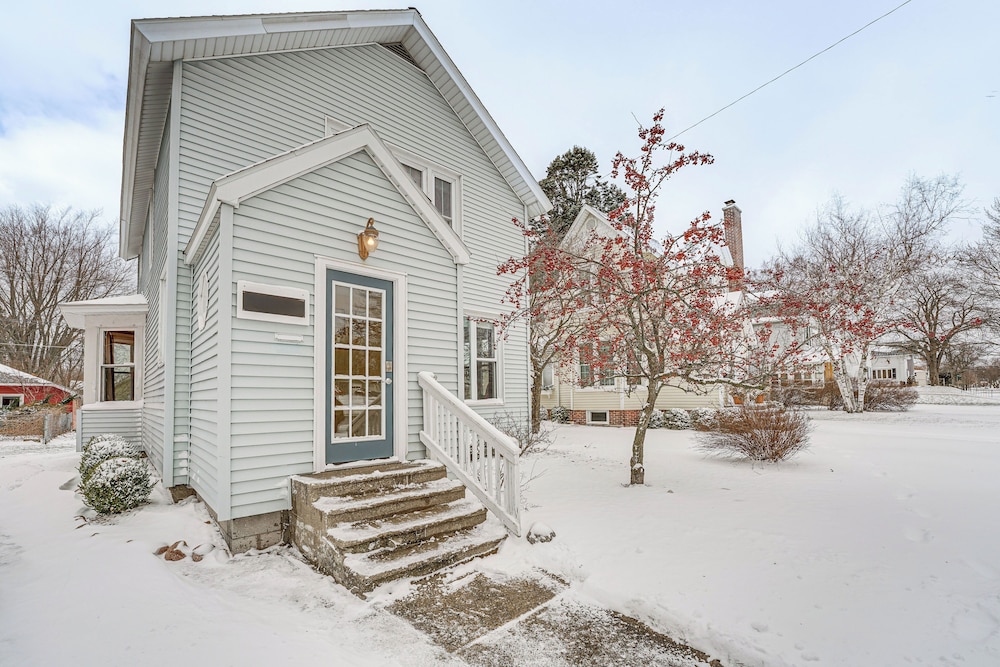 Ludington Home w/ 6 Bicycles < 1 Mi to Beach!