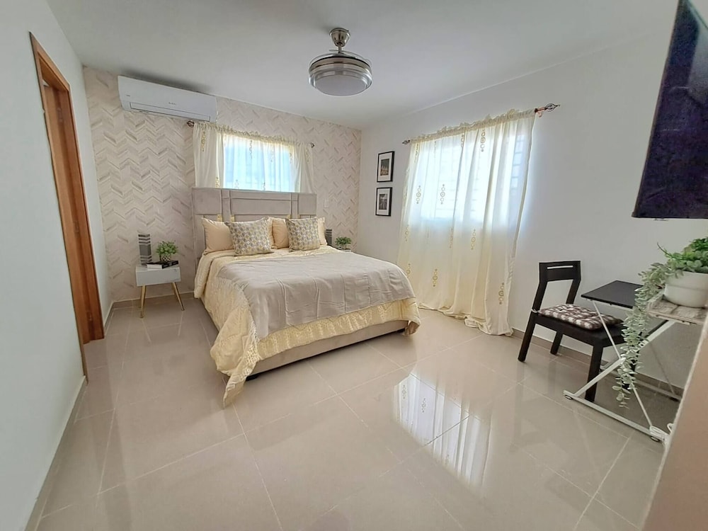 Getaway To Cozy Home 4 Br, 3,5 B view 2