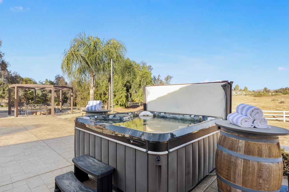 Bordeaux by Avantstay Private Pool, Hot Tub & Game Room Near Temecula