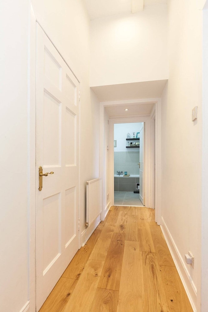 Beautifully Modernised New Town Home view 3