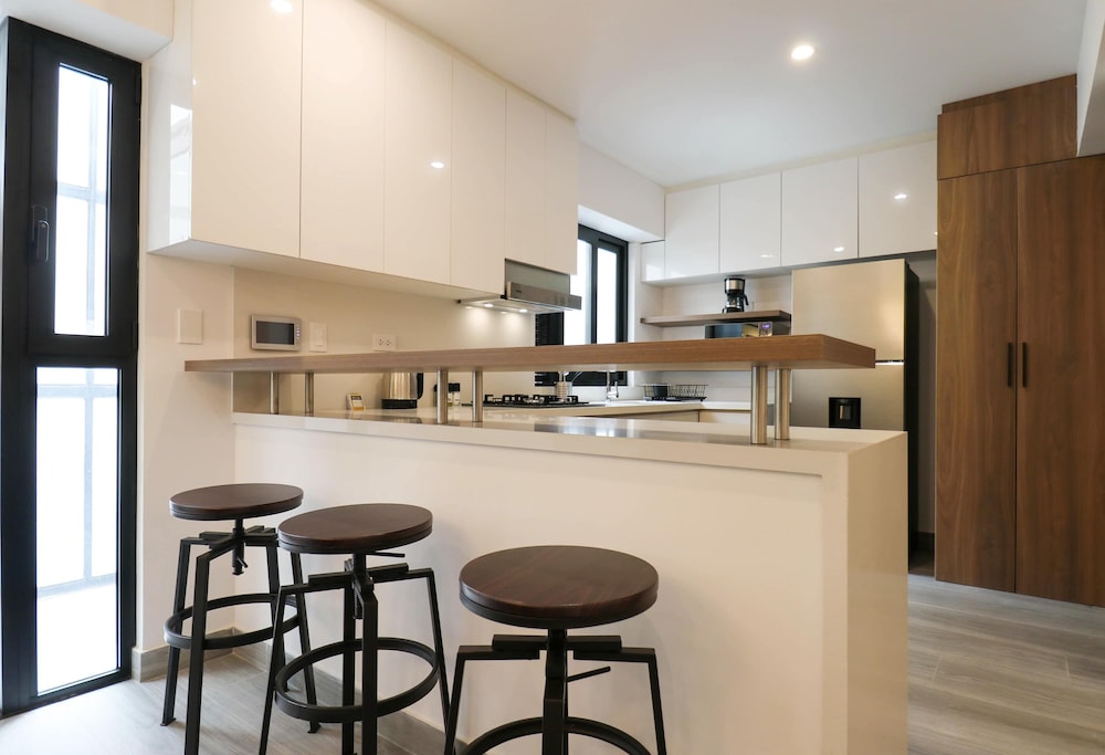 w Grandiose Duplex w Modern Deco in Miraflores