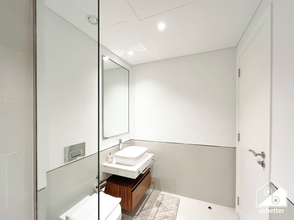 Luxury & Comfort 1B at Al Jadeel 2 Jumeirah Living
