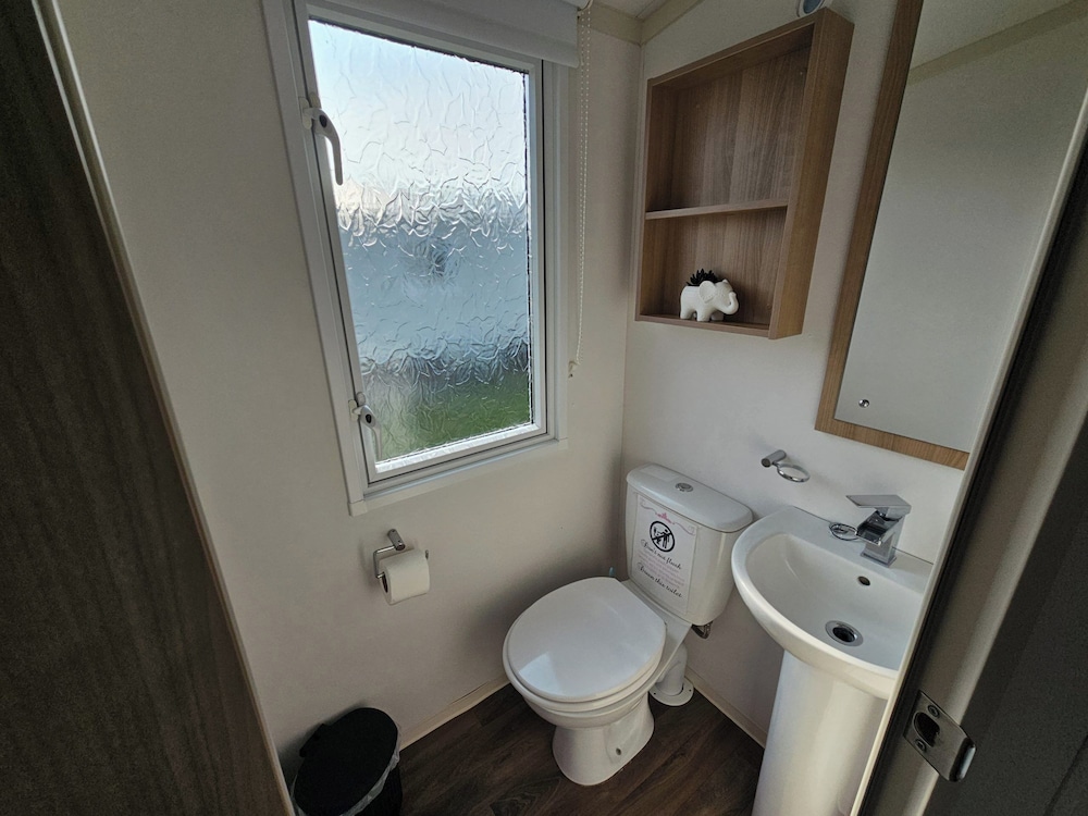 Angie 2 Bed Rhyl Robinhood