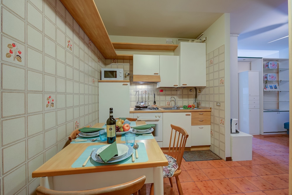 Amely Apartment in Gardone Riviera view 4