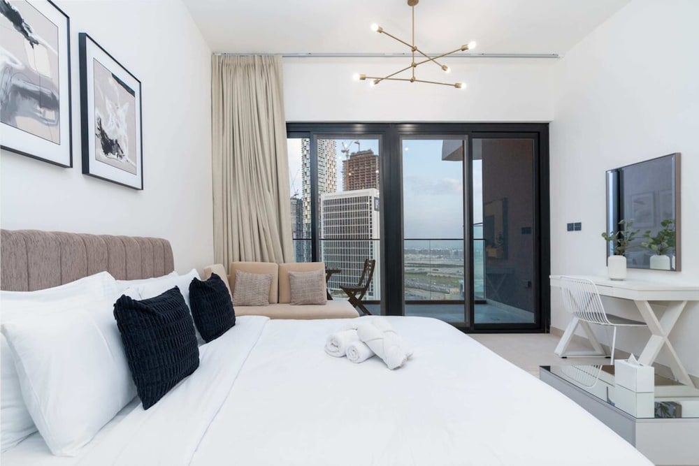 Contemporary Studio Apartment, Dubai Business Bay!
