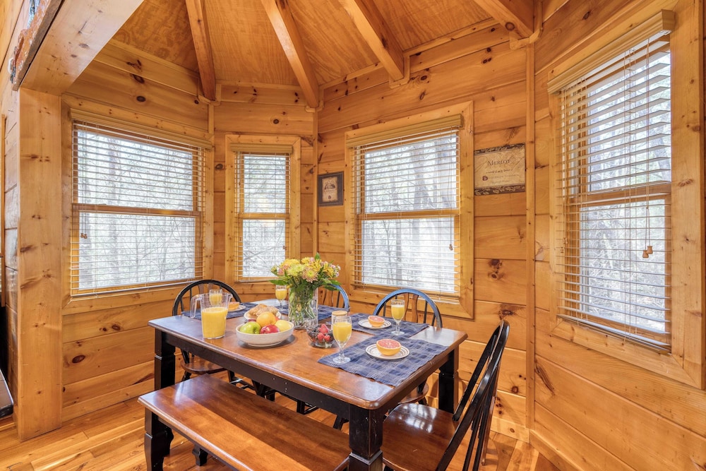 Hottub, Game Room, Forest Views, Near Gatlinburg Four Bears Lodge by Avantstay