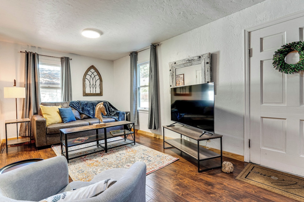 Wine Country Cottage in Historic Fiddletown!