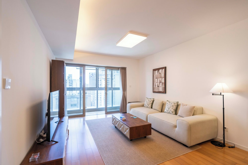 Tyms Elegant 2BR 1BA Apt Walk to Malls