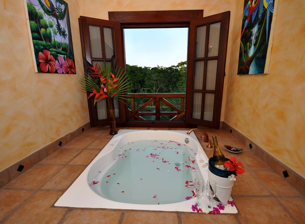 Mahogany Hall Boutique Resort