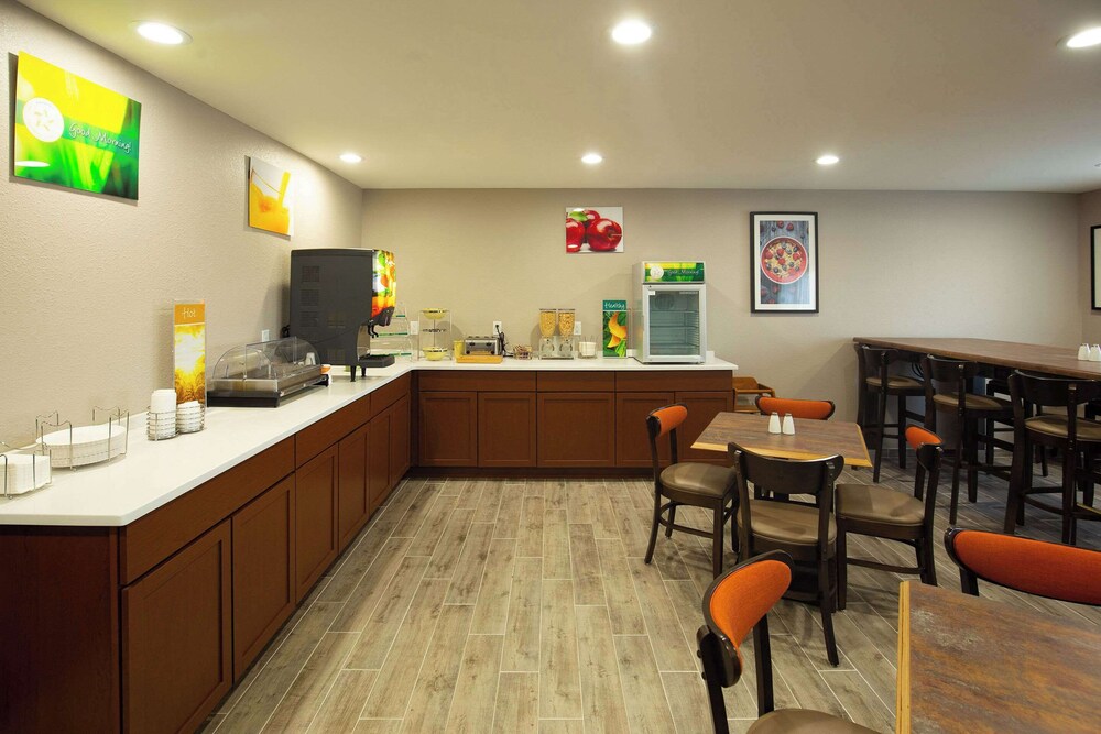 Quality Inn & Suites Hammond Near I-8090