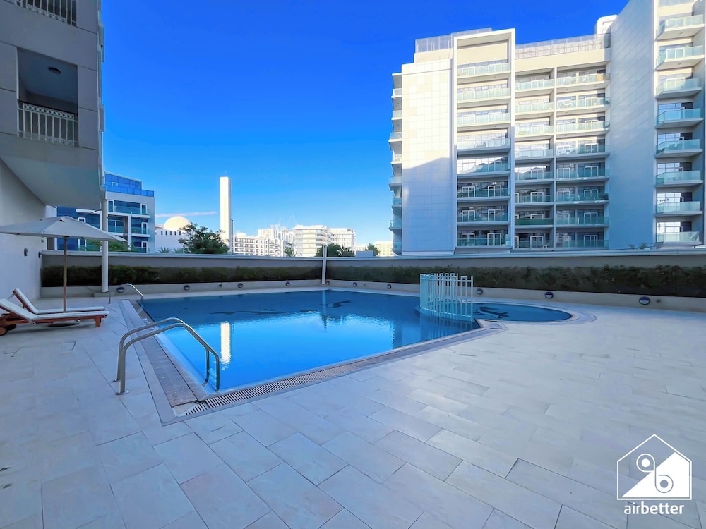 Relaxing ST Getaway Balcony, Pool & Gym Access