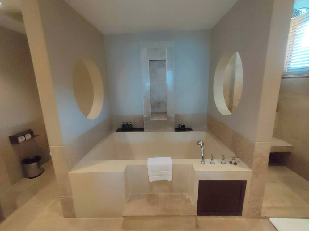 Shasa Vela Condominium G, 3 Bedroom 260 sqm