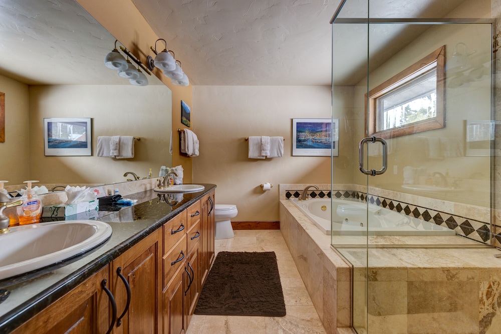 400 Whispering Pines Circle Private Home with Hot Tub