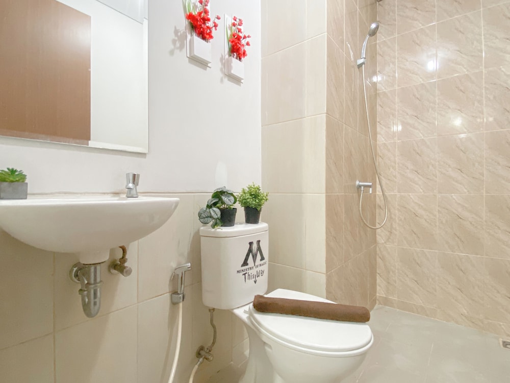 Cozy Neutral 2Br Apartment At Transpark Juanda Bekasi Timur